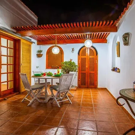 Sleeps 4 With Pool Air Con And Wifi * Corralejo