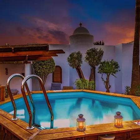 Villa Sleeps 4 With Pool Air Con And Wifi Corralejo