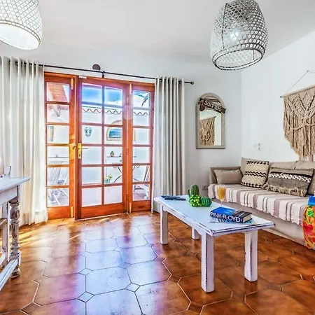 Villa Sleeps 4 With Pool Air Con And Wifi *