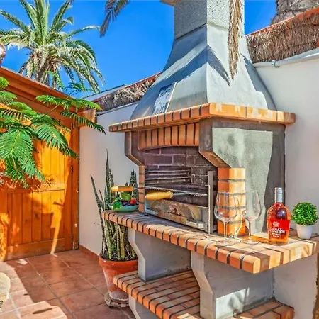 Villa Sleeps 4 With Pool Air Con And Wifi Corralejo