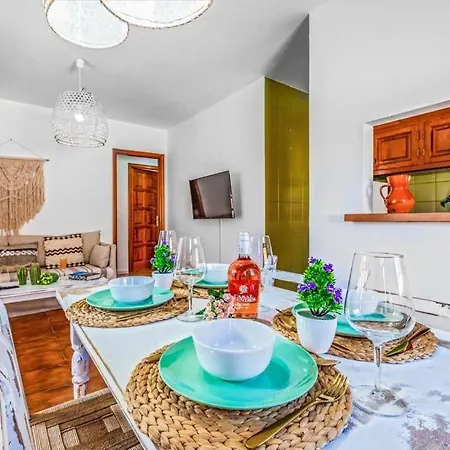 Sleeps 4 With Pool Air Con And Wifi *