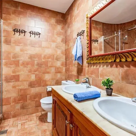 Villa Sleeps 4 With Pool Air Con And Wifi